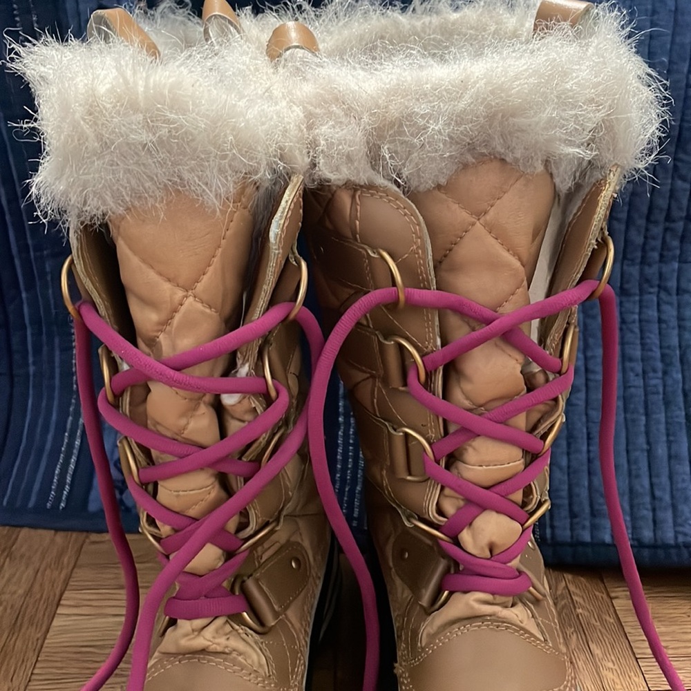 Sorel winter boots size 8 - Picture 2 of 7
